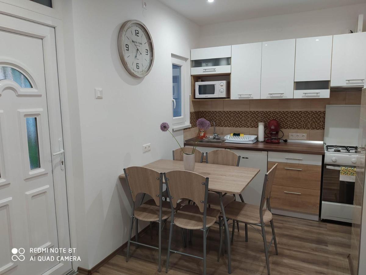 Evelyn Apartman Гайдусобосло Екстер'єр фото